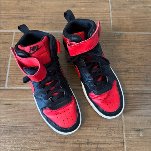 Nike Court Borough Mid Bred Black Red Youth 6Y - Picture 2 of 7